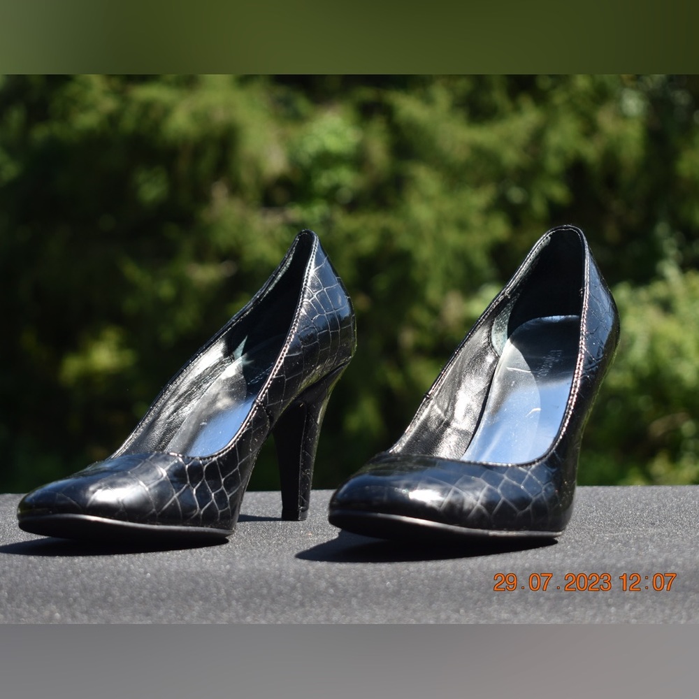 Women’s heels size 6